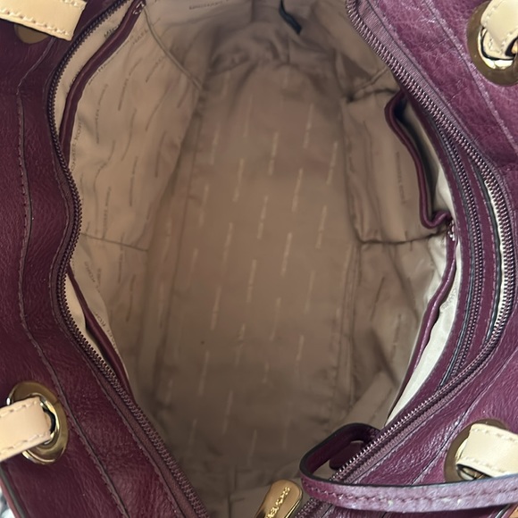 🔥🔥🔥SOLD🔥🔥🔥Michael Kors Tote - Picture 5 of 5